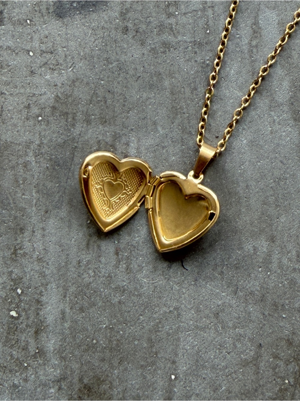 Gold Heart Locket Pendant Necklace — Timeless Women's Jewelry